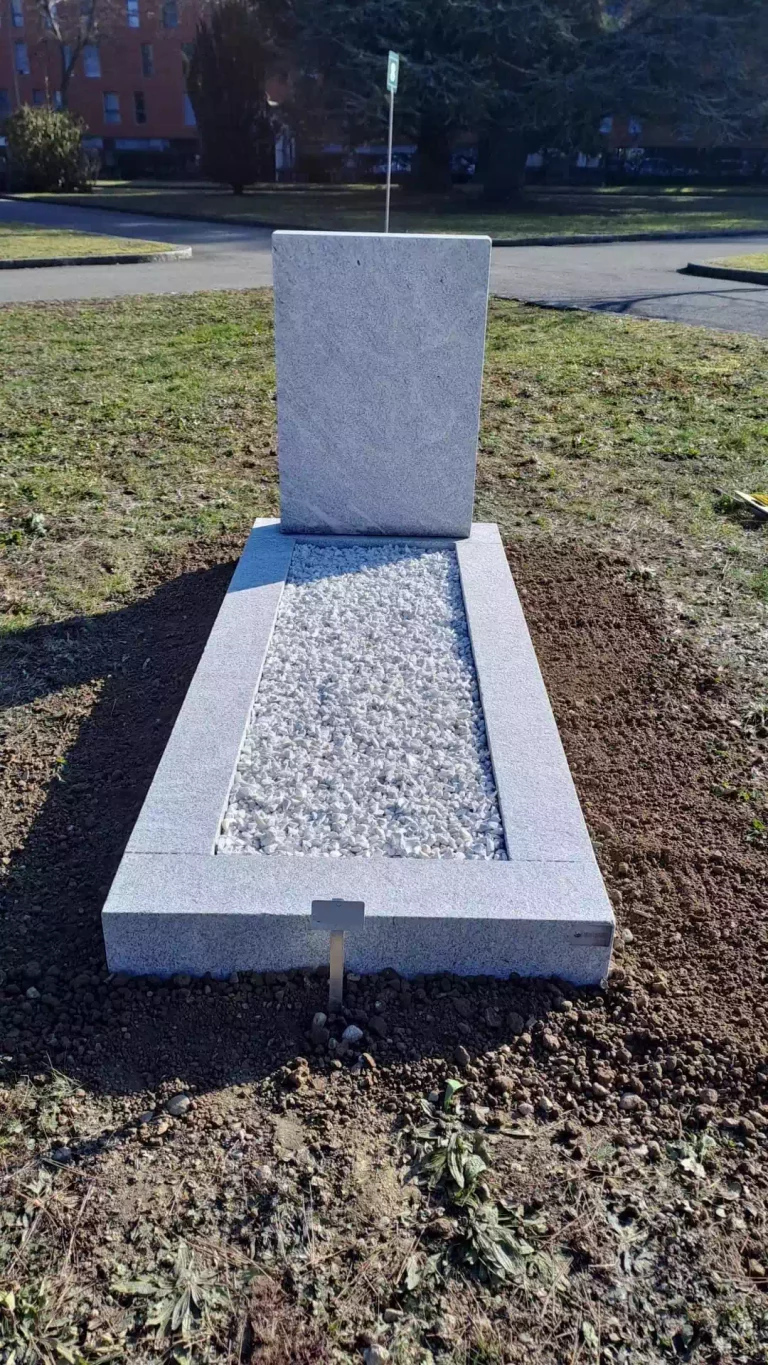 Monument en granit Viscont-White finition flammée